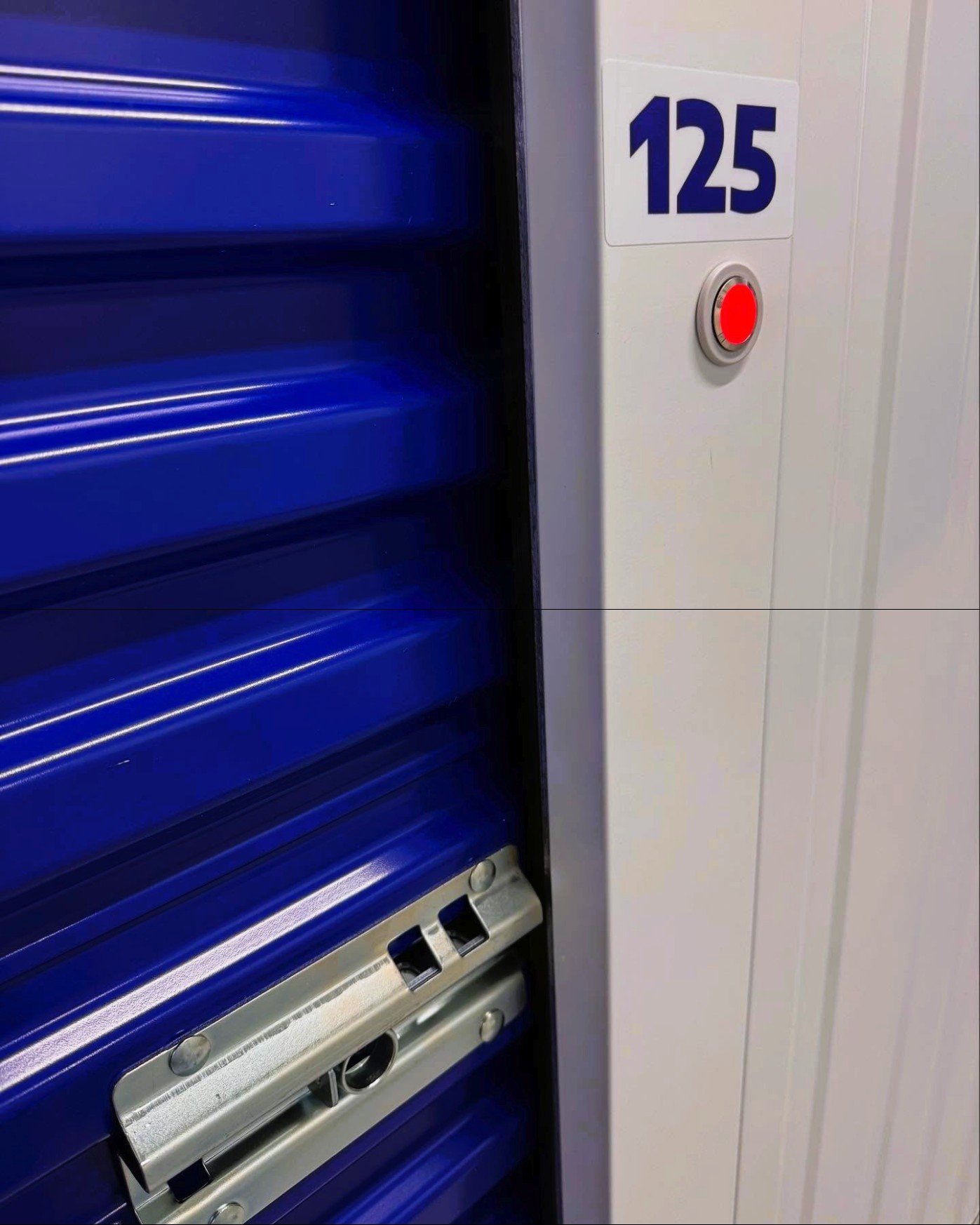 Roll-up door with the electronic latch, ready to lift
